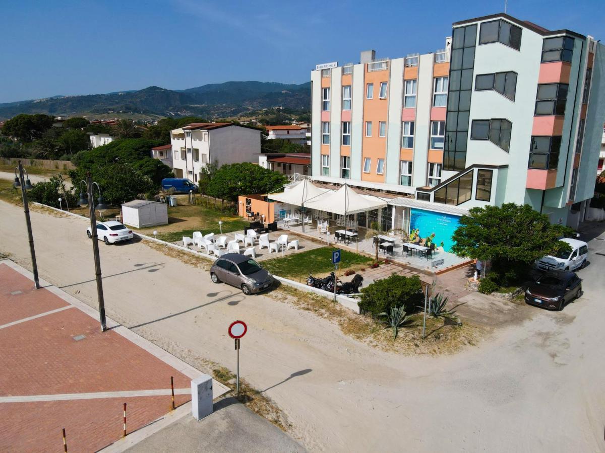 Hotel Rivabella Davoli Extérieur photo